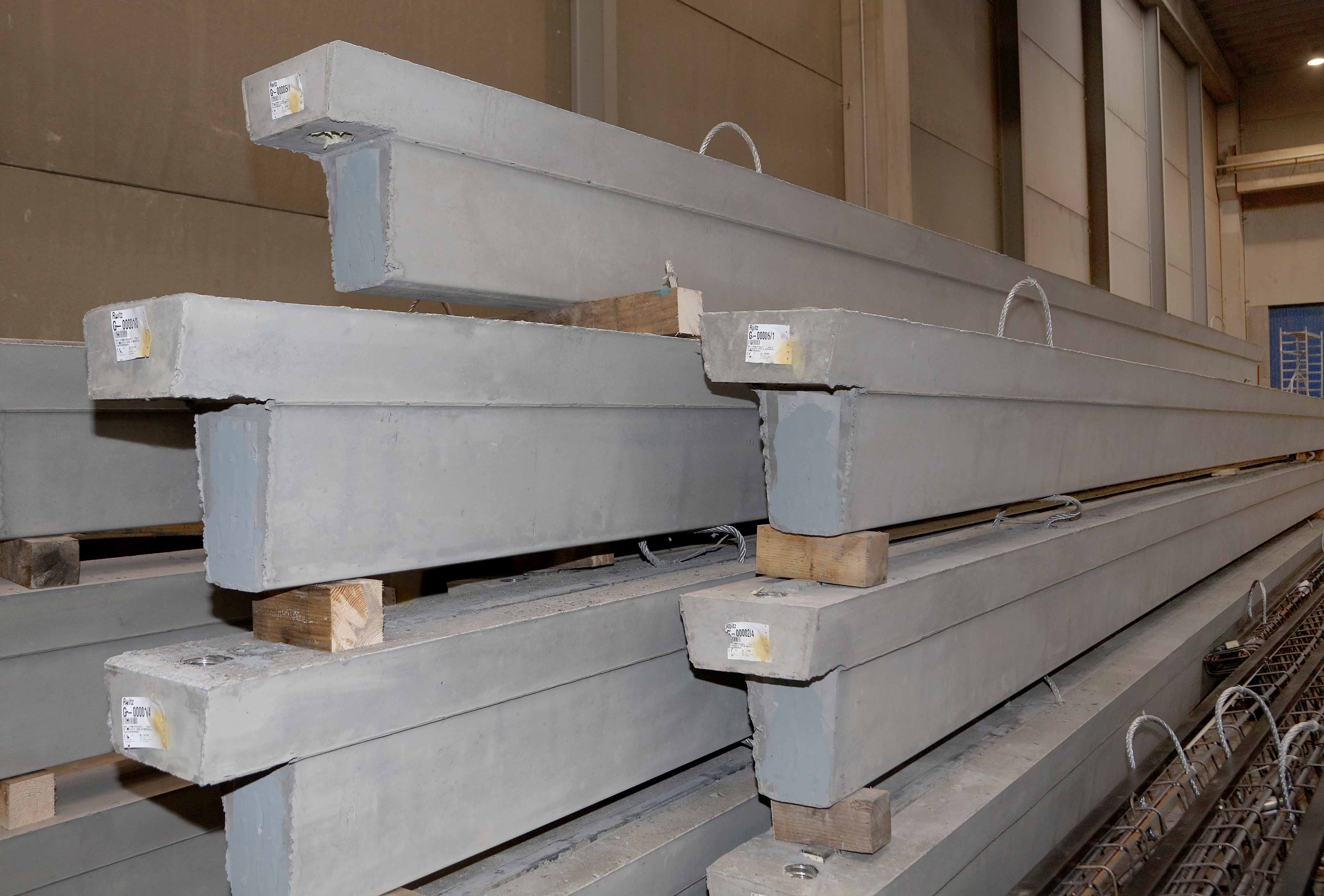 Prestressed concrete purlins